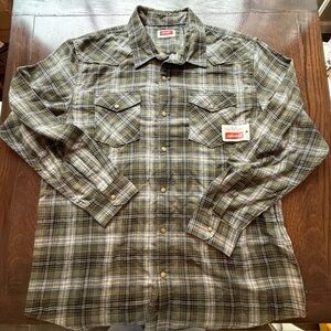 NWT Wrangler Long Sleeve Plaid Flannel Regular Fit Light Jacket size XL
